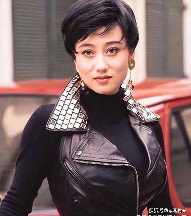 总的来说,智利是一位集颜值,身材,才华于一身的女星.