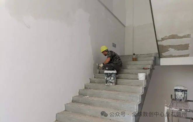 11#厂房二层三层内墙刮腻子,楼梯间内墙刮腻子,楼梯扶手安装10#厂房四