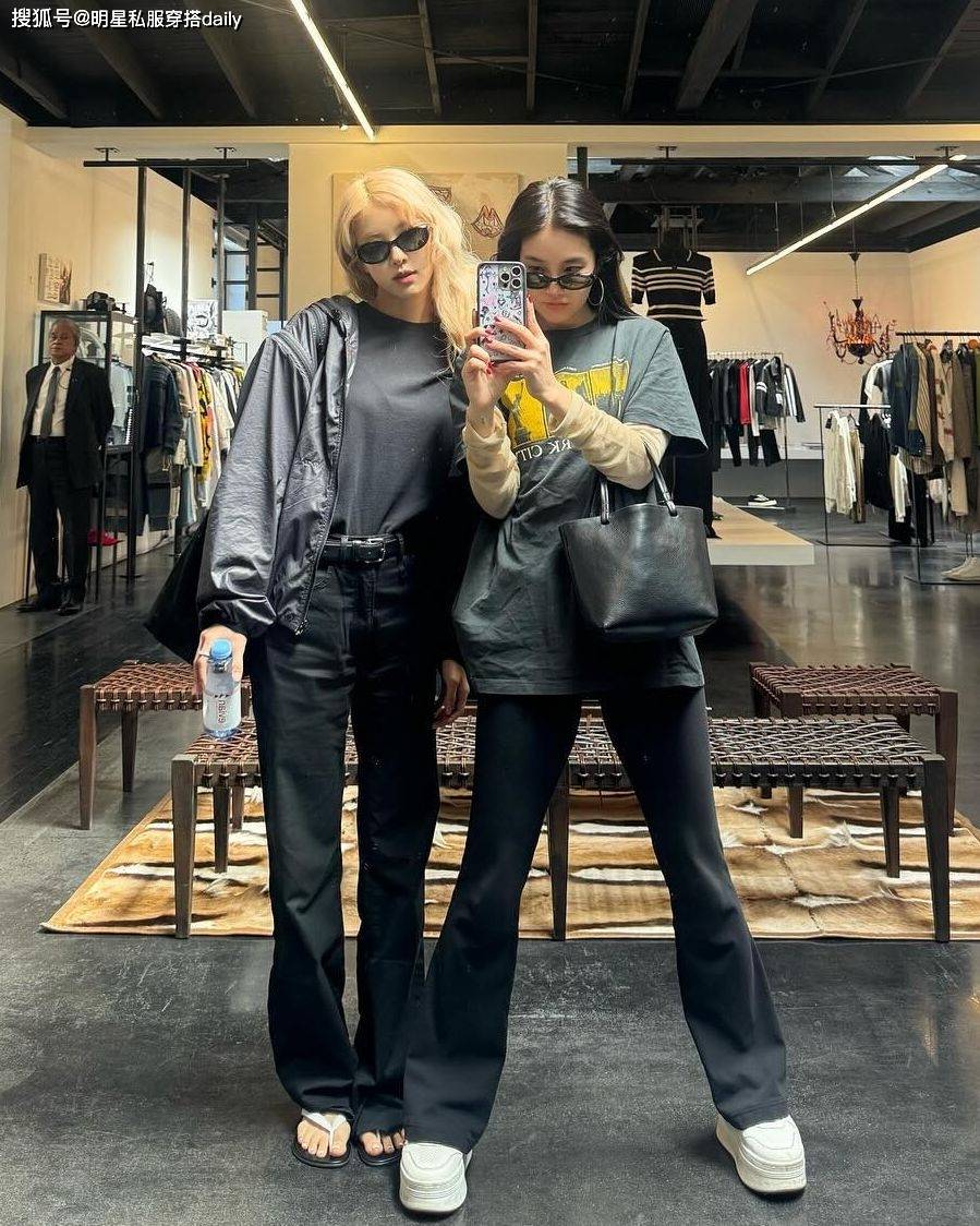 人字拖一点也不随便!rose朴彩英3套夹脚凉鞋穿搭媲美肯豆搭白裙