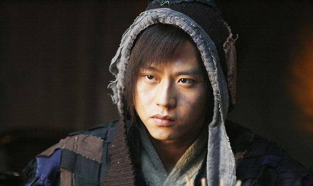 李思齐早已投降明朝,这一次奉命招降王保保,王保保也没为难他,以礼相