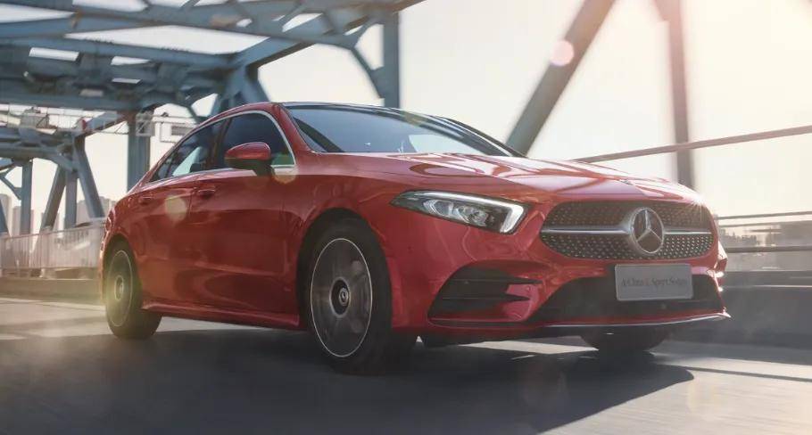 奔驰品质卖"卡罗拉价格",高速轻松飚230码,比思域好看十倍,入手不吃亏