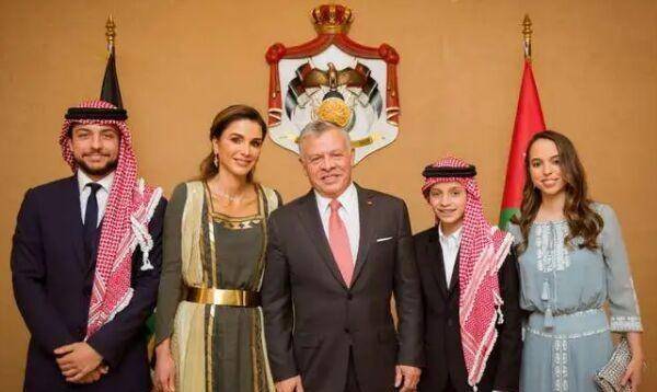 稳固,其不长的国祚有三位国王,先后是费萨尔一世,加齐一世,费萨尔二世