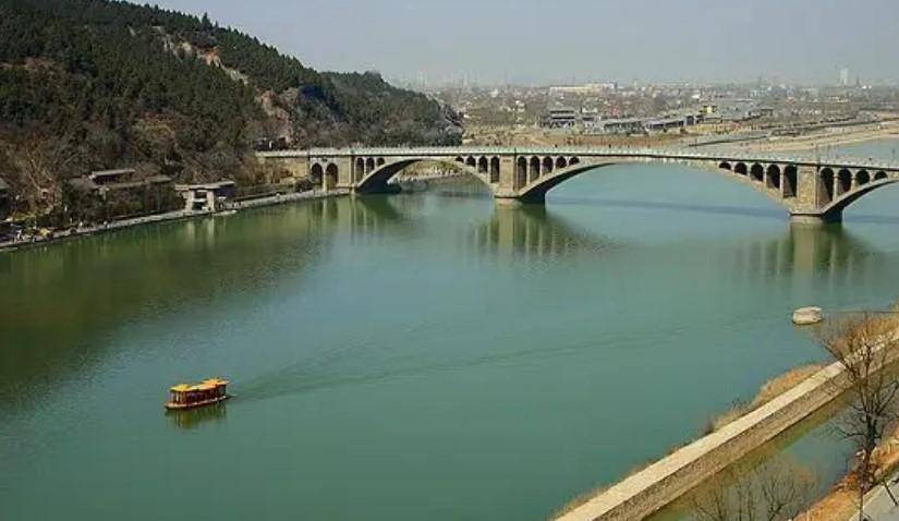 当时,为了让领导能够直接地了解情况,伊洛河大桥工程部专门让技术员来