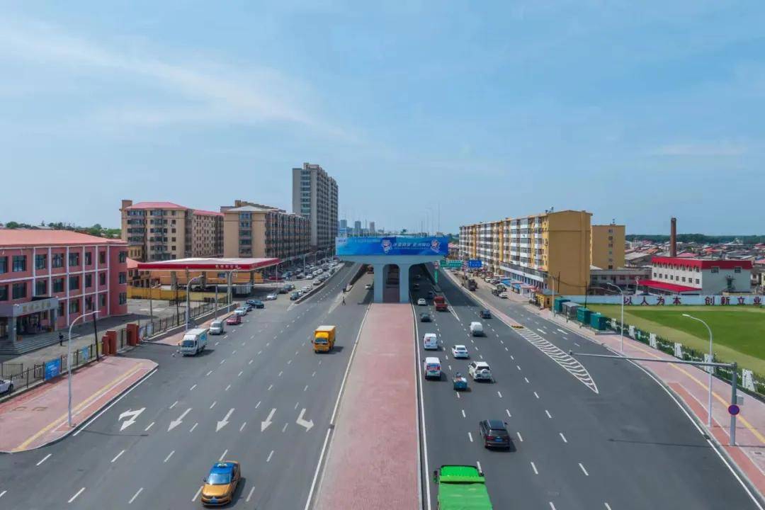 为提升辖区居民生活环境,道里区正阳河街道富力江湾社区还开展一系列