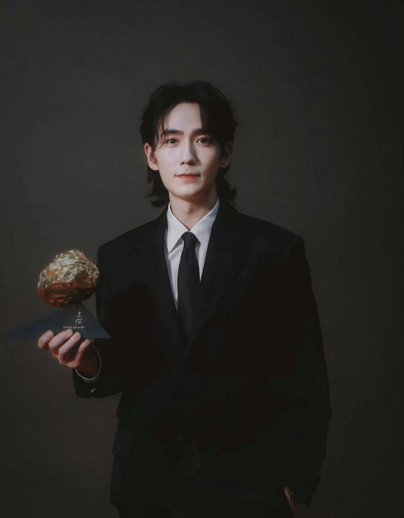 朱一龙连续十年给杨蓉庆生,网友:愿两人友谊长存!