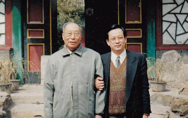 爱新觉罗·载沣一共就有三个儿子,分别是溥仪,溥杰以及溥任.