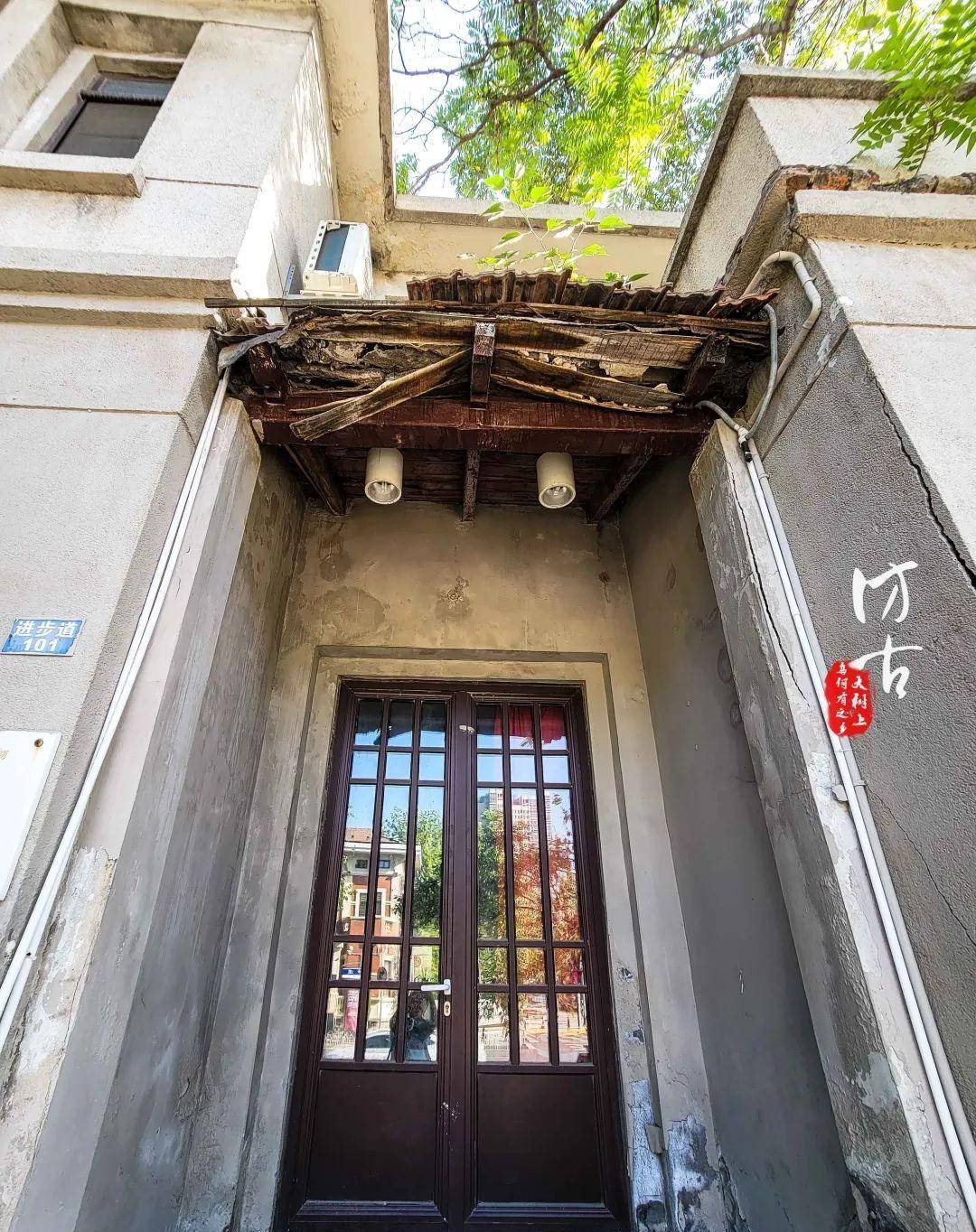 一百年前天津的社会名流,海归后在政府出任要职,旧居现在这样