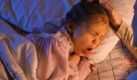 睡得好才能长得好！医生:宝宝睡得好不好取决于这四个方面。_孩子_睡眠_父母。