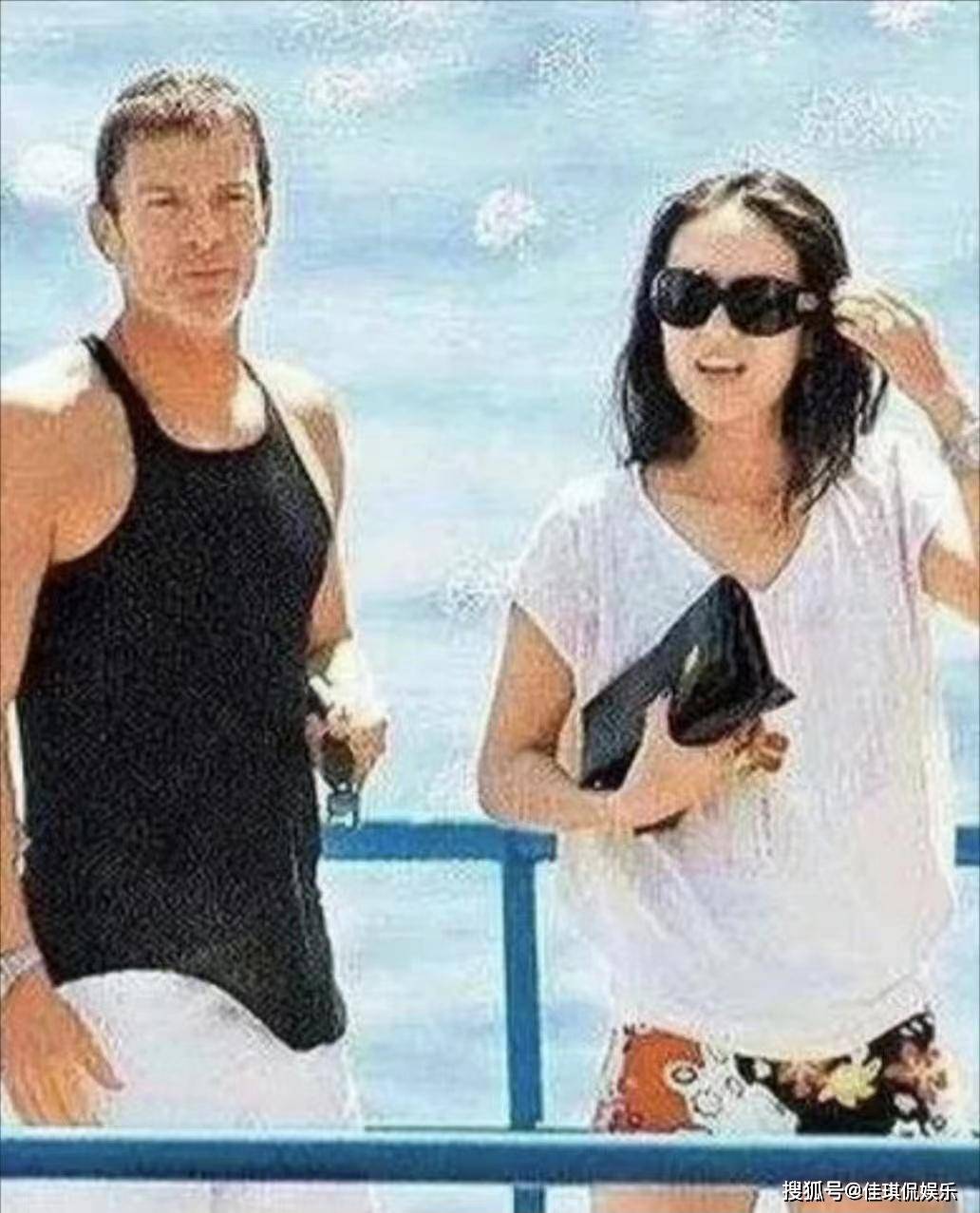 59岁像80岁大爷,打扮时髦,却还是老人味_艾维·尼沃_霍启山_感觉