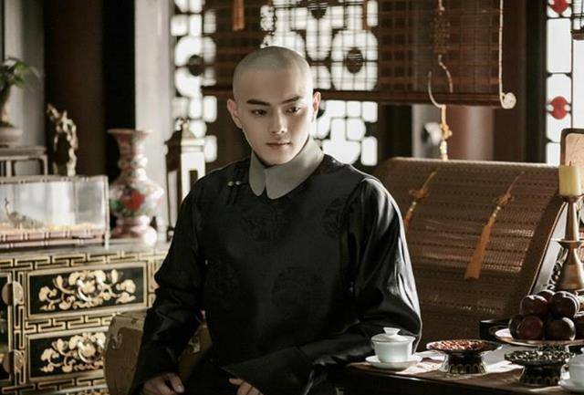 《延禧攻略》中许凯饰演的大内侍卫傅恒,不仅在剧中皇后弟弟