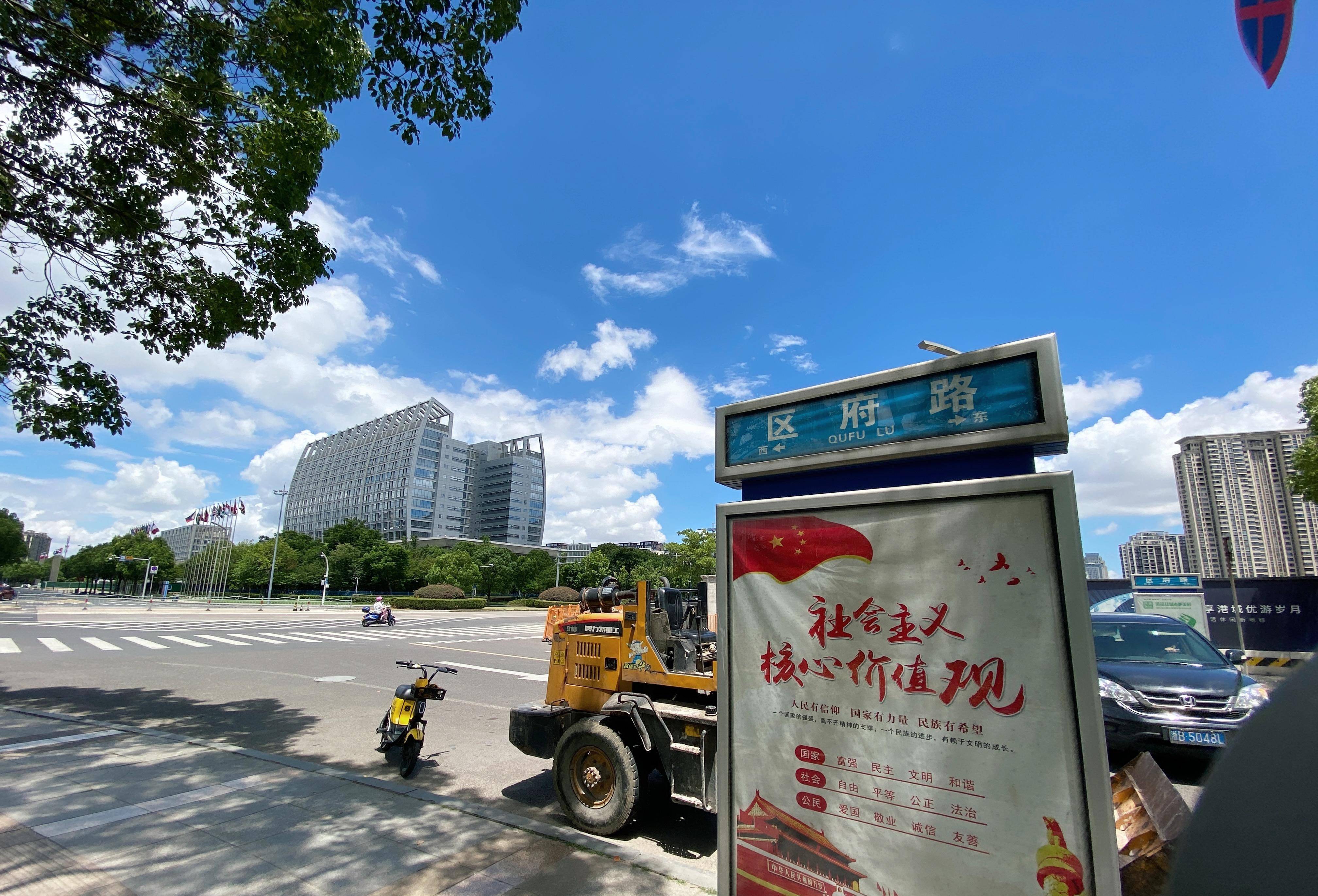 如今矗立于长江路旁的北仑区府,关于他还有一段有趣的择址博弈_小港