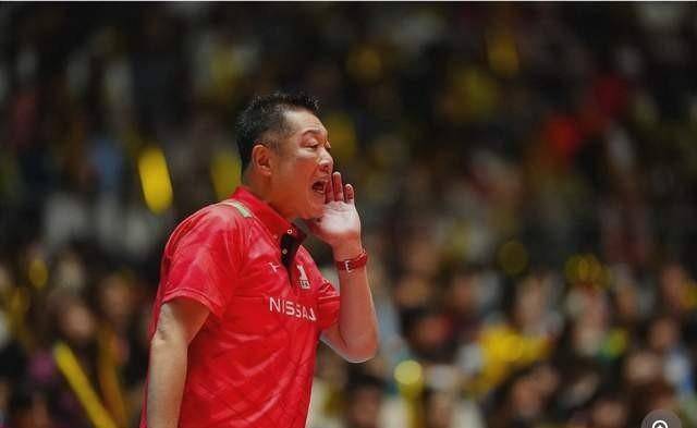 不敌日本女排,球迷要求蔡斌辞去主帅职务,他比真锅政义差很多