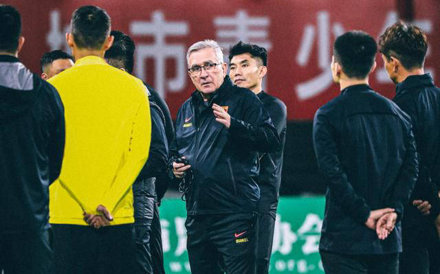 cctv5直播:国足对阵泰国,王大雷任队长,首发名单曝光