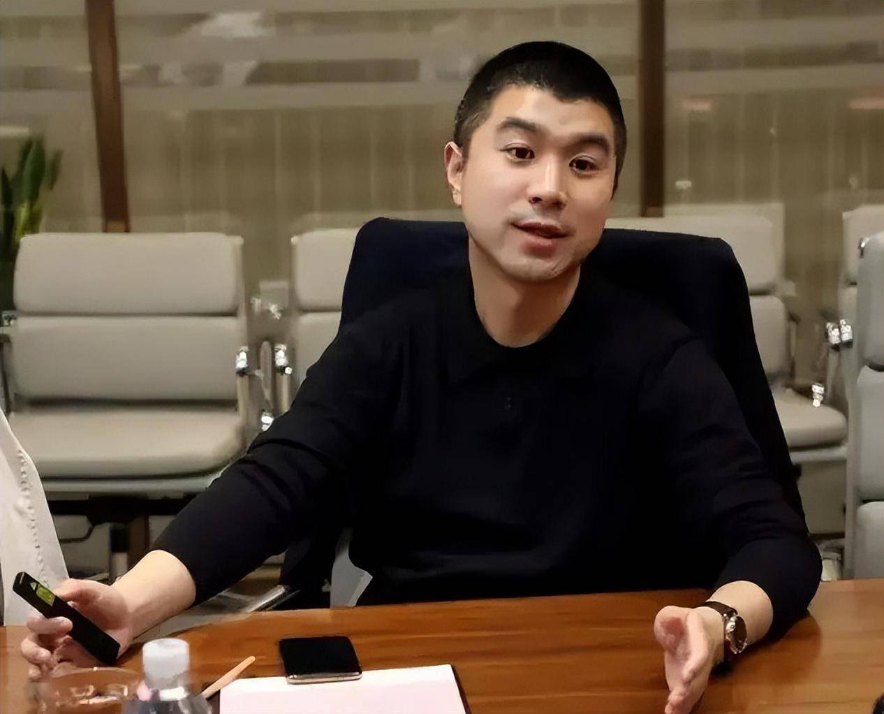 事件的主角叫陈炫霖,浙江台州人,1987年出生,今年才37岁.