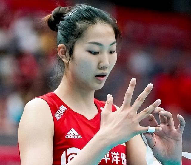 中国女排输给意大利的主要原因和吴梦洁的建议