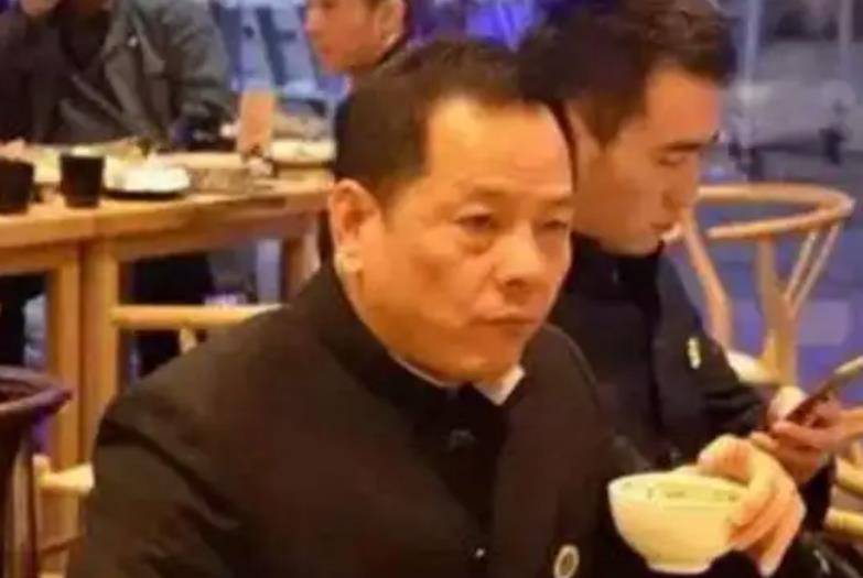 澳门"黑老大"崩牙驹:出狱10年,如今亲自出面为唐山事件发声