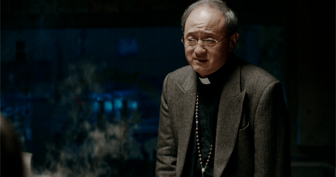 雨中走去,紧接着是思慧,喝完杯中的酒一言不发的走了,刘牧师说了一句