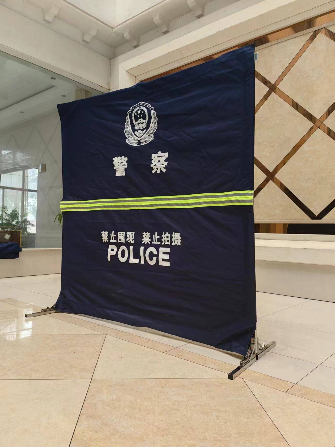 品质与个性的双重保障——便携围挡,因您而变!