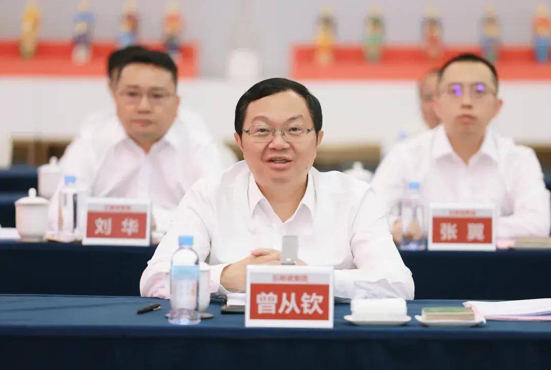 汪俊林率团全方位学习五粮液,曾从钦,汪俊林同创「五个标杆」