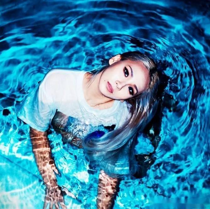 [李彩琳写真,35岁女神的清新脱俗,美貌与才华的展现!