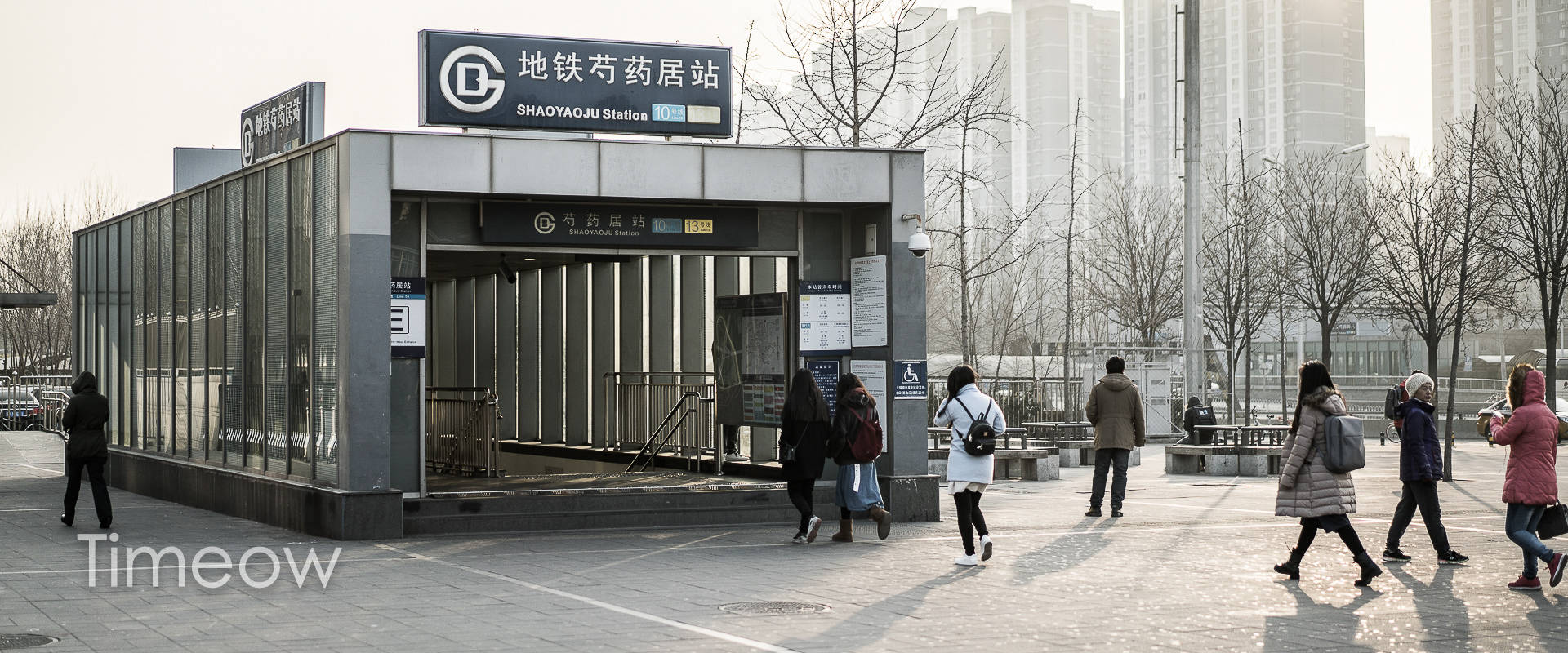 每天上下班的地铁通勤,成了大城市打工人的专属个人时间,人人人挤人