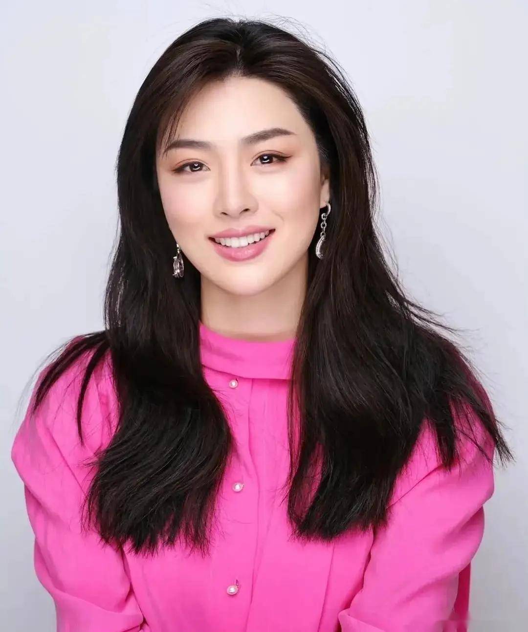 [余薇薇写真,性感女神的韵味,饱满身材让人难以忘怀!