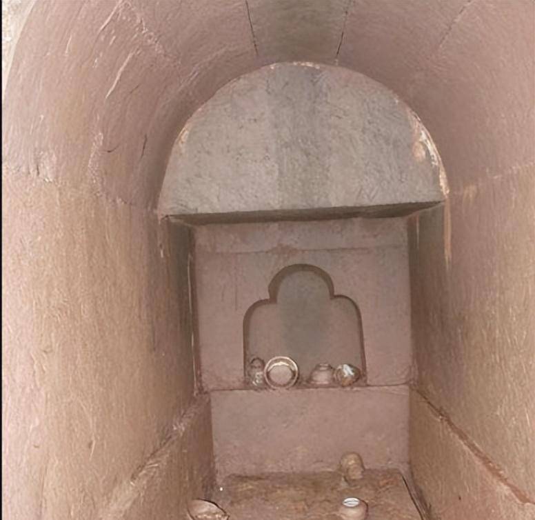 76年陕西出土秦始皇女儿墓,尸骨潦草堆砌,证实秦王朝残酷斗争史