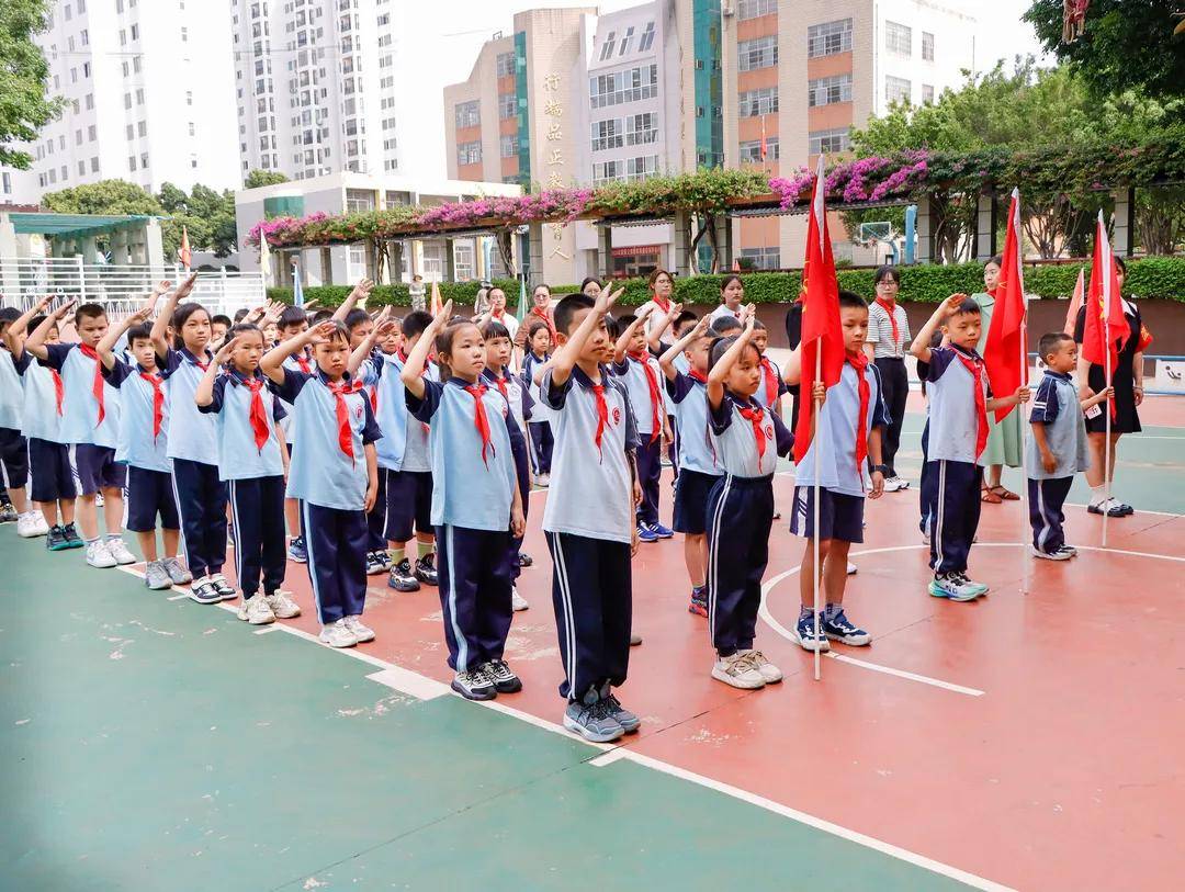 开远行知学校小学部少先队入队仪式