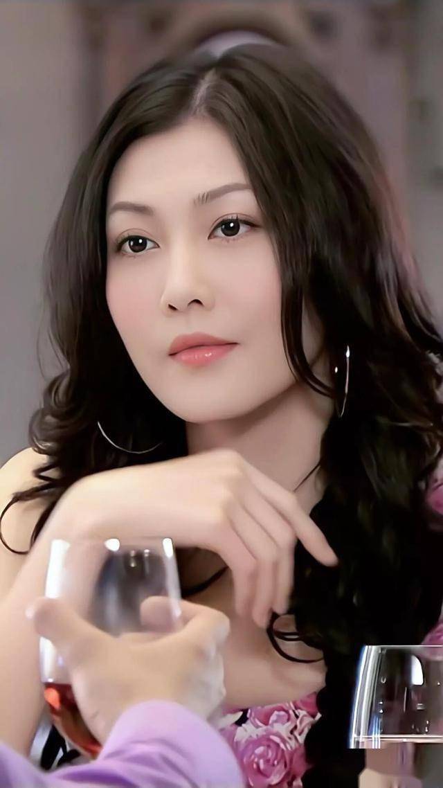 才华横溢的性感女神!回家的诱惑女主李彩桦,无法抵挡的写真魅力