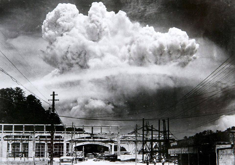 原子弹爆炸日本图片