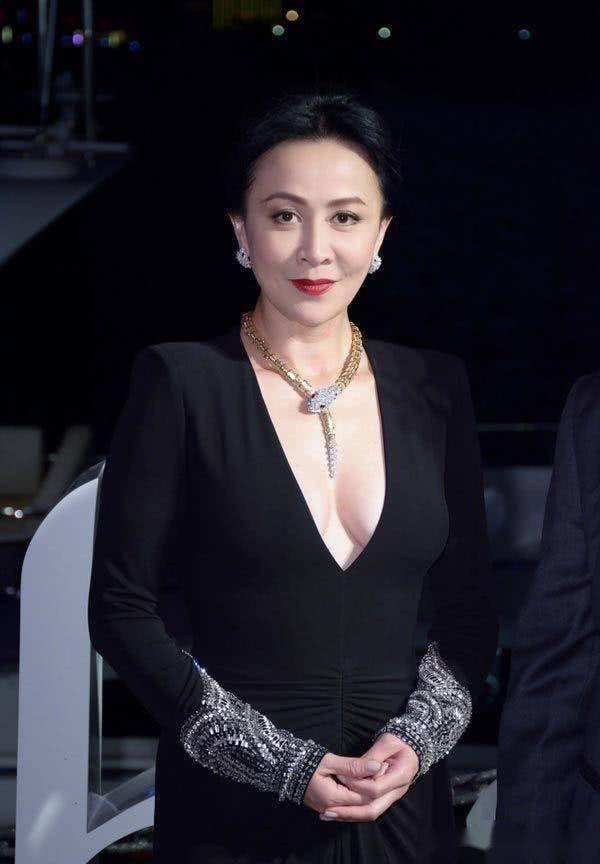 岁月沉淀下的美丽!58岁刘嘉玲,魅力无限的性感女神!