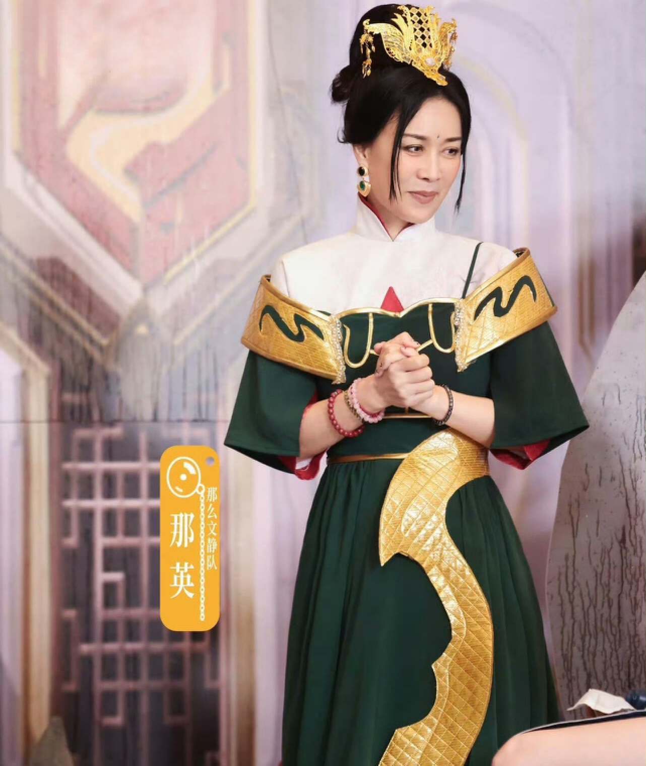 那英cos女娲,妆造十分还原,略带喜感,网友希望她还是好好唱歌