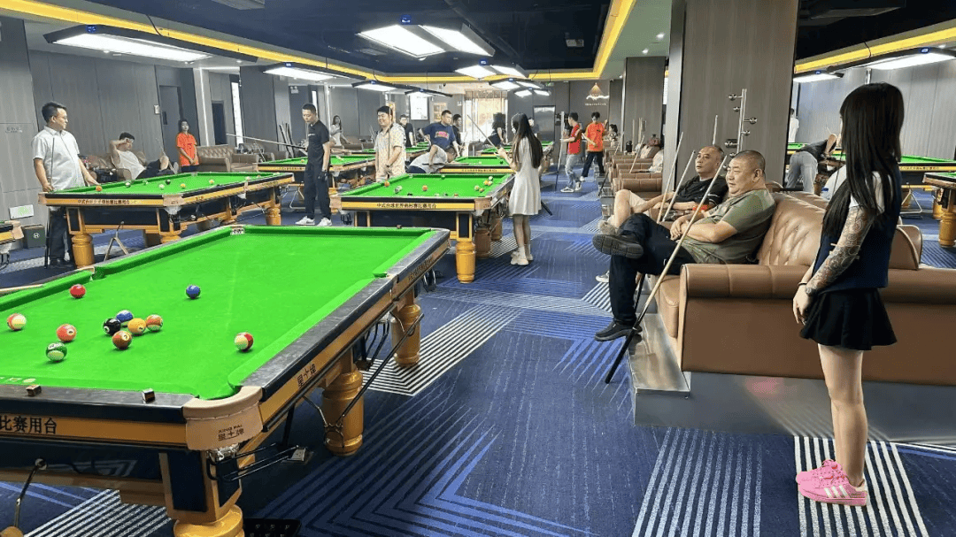 走进山西太原星牌国际俱乐部:全场赛台呈现专业体验_资深球员_台球