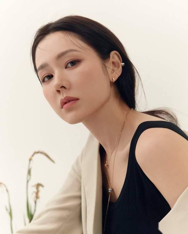 41岁韩国女神孙艺珍,性感写真让人大呼:这谁顶得住!