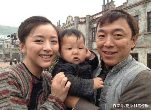 黄渤老婆照片曝光,原来是熟悉的她,难怪"看不上"林志玲