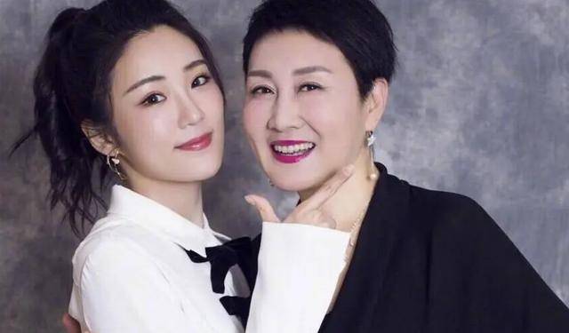 孙俪妹妹毕业,长相不突出难出道,盘点借助家人出道的"星二代"