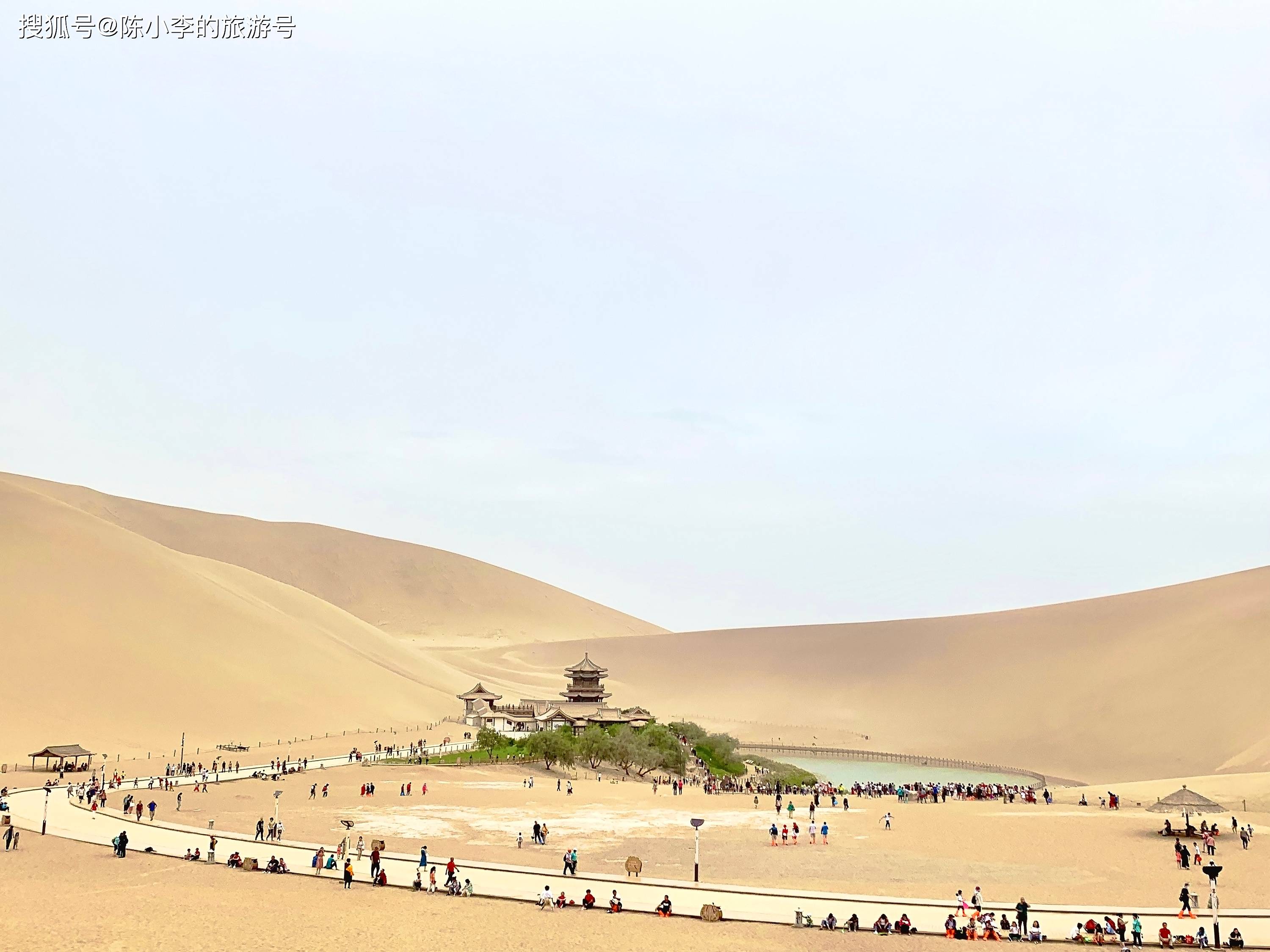 中国五大最美沙漠之一,甘肃鸣沙山月牙泉,塞外千年守望的仙境