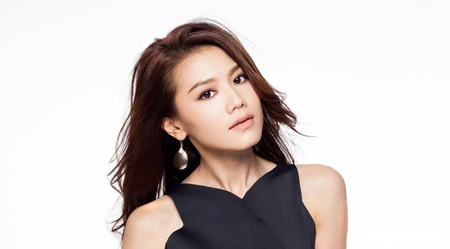 周秀娜的魅力写真,让人直呼这谁顶得住!