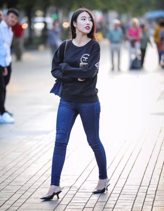 明媚又优雅的穿搭,清爽又洋气_女生_姐姐_牛仔裤
