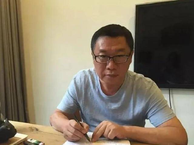 图片来自网络而且这起事件的主人公张小波,本就是趁着八十年代改革