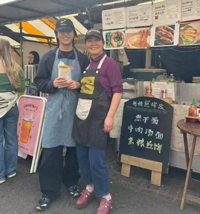 中国夫妻辞去工作在剑桥卖热干面,平均10英镑,一年挣180万元!