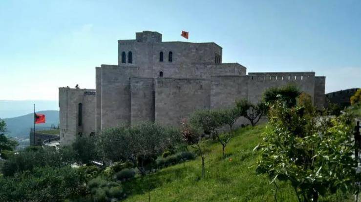 阿尔巴尼亚:一个被传销毁了的碉堡之国