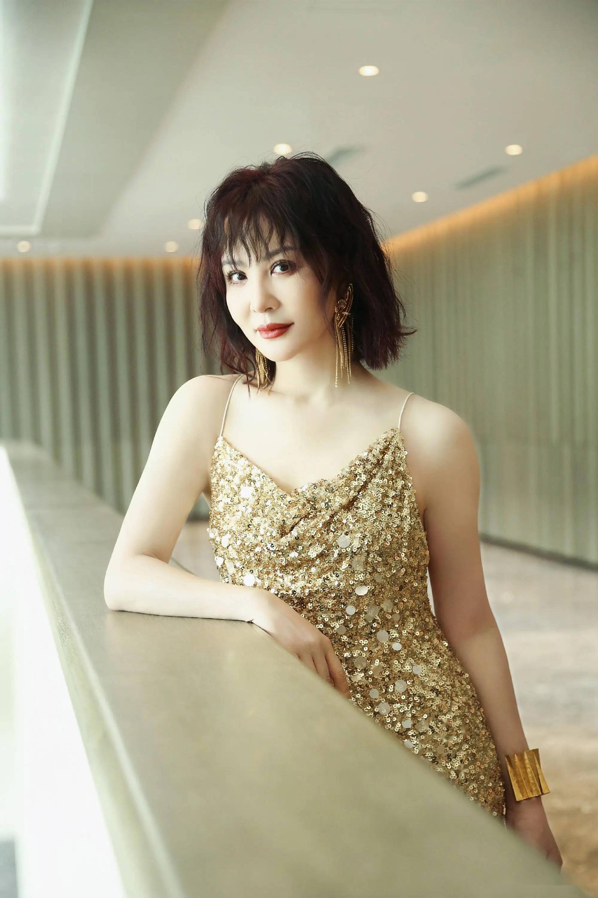 绝美曝光陶虹:岁月无法抵挡的魅力,这谁能抵挡她的性感写真!