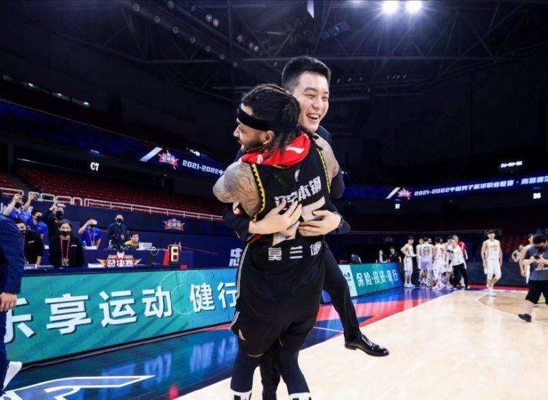 朱芳雨成榜样,杨鸣扬言好好学习,粉丝惊了