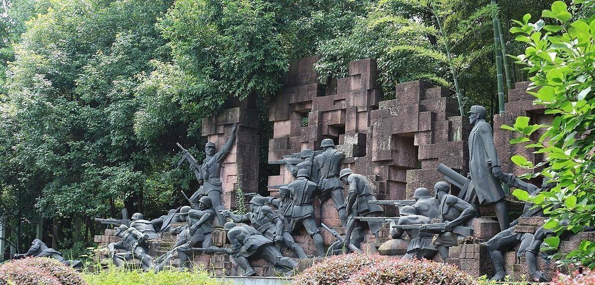 张自忠墓地:妻子悲痛绝食七日而亡,墓前冯玉祥题的三个字很醒目