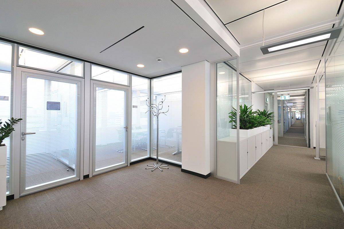 广州办公室玻璃隔断墙多少钱一平方