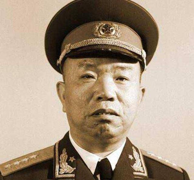 大将王树声去部队探亲,保安拦下让他去排队,他:保安同志干得好