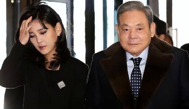 1999年,三星公主不顾家人反对,执意下嫁穷保安,如今过得如何?