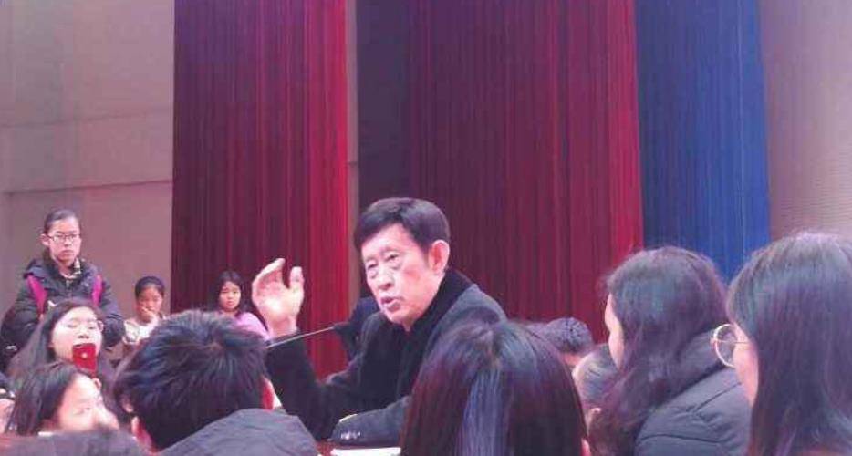 饱受争议的王立群教授:32岁考上研究生,心脏搭了6个支架_成功_大学