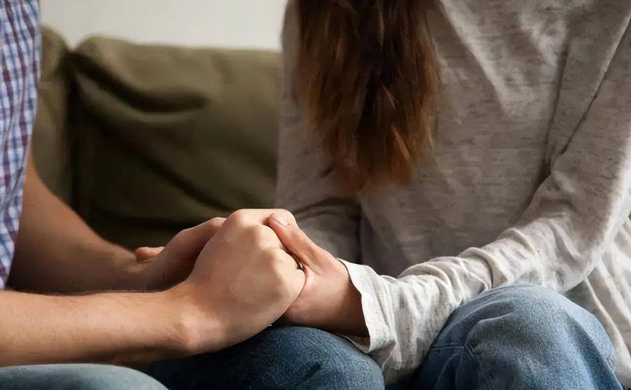 彼此都有自己的家庭与孩子,所以朱小妹和林汝明之间的不伦恋见不得光